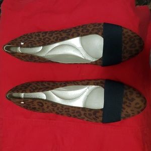 Bandolino Women's shoes. Animal print. Size 11M.